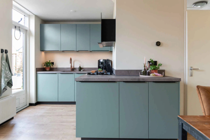 Saliegroene keuken in Anna Paulowna| Schepers Keukendesign